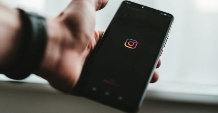 Instagram är fortfarande en av de allra största sociala plattformarna och mängden annonsbudgetar som spenderas i kanalen är enorm. Hur kan ditt företag dra nytta av Instagrams användning?